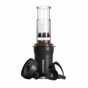 AeroPress Go Plus – Zaparzacz do kawy z kubkiem termicznym czarny